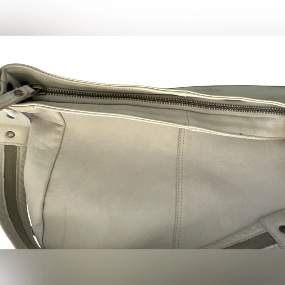 Spikes and Sparrow White Leather Shoulder Bag Purse